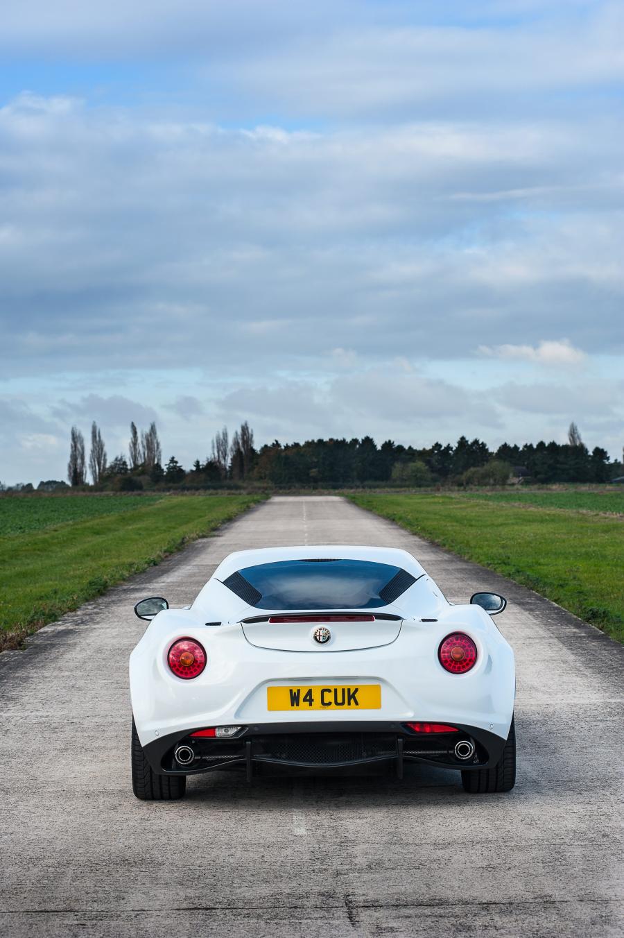  Alfa Romeo 4C 2015 года  (UK) (фото 22 из 45)